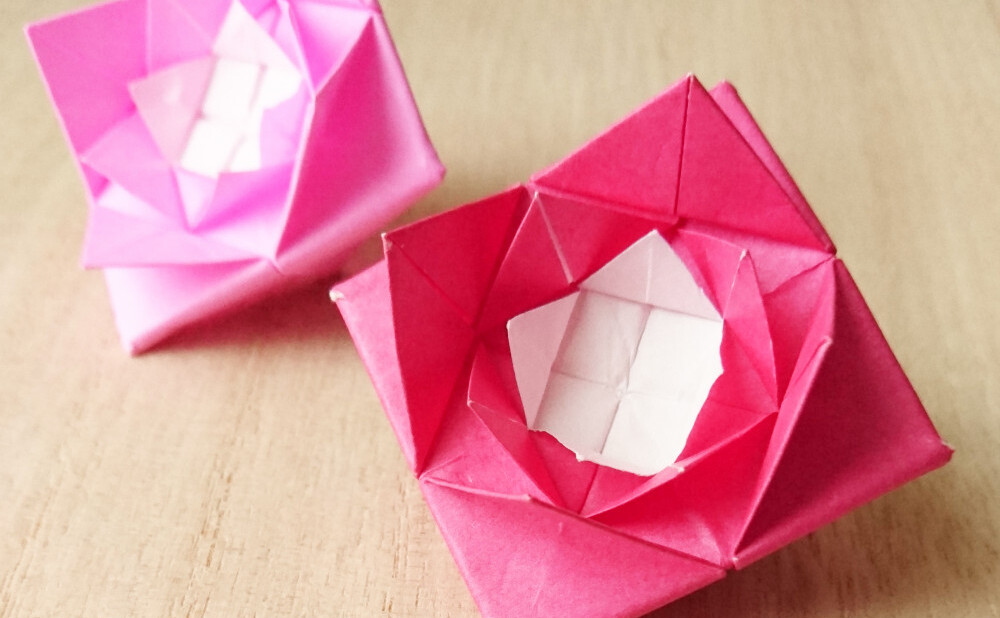立体的にも 折り紙の花 平面のバラ の作り方 Weboo ウィーブー 暮らしをつくる