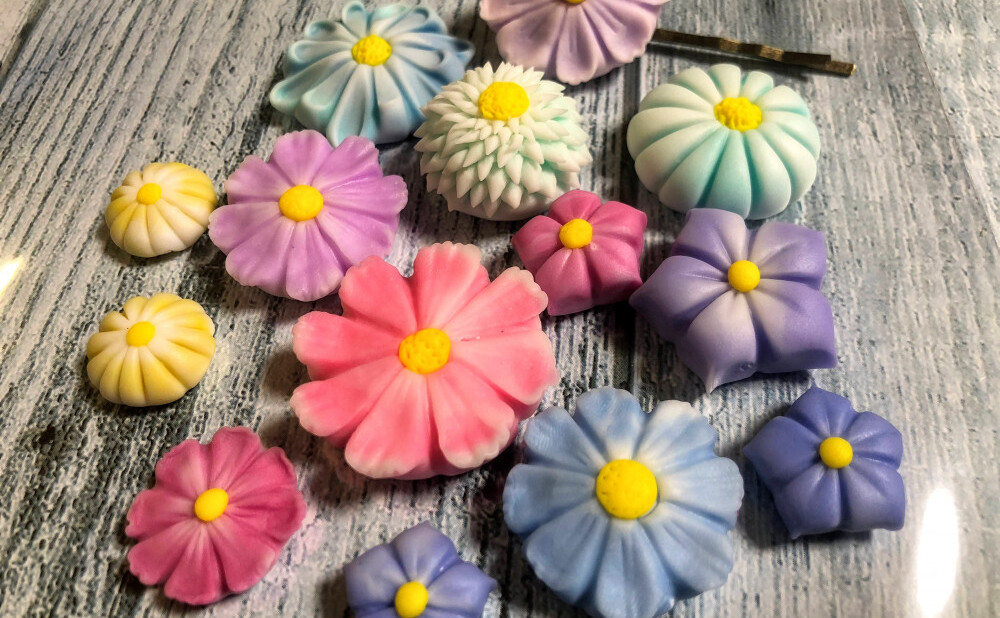 樹脂粘土で和菓子の芸術品 練りきり 上生菓子 をつくろう コスモス 加工編 Weboo ウィーブー 暮らしをつくる