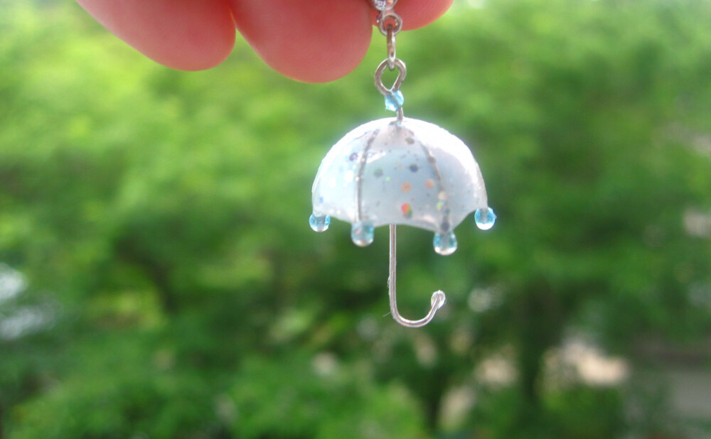 小さくて可愛い レジンで 雨傘チャーム の作り方 Weboo ウィーブー 暮らしをつくる