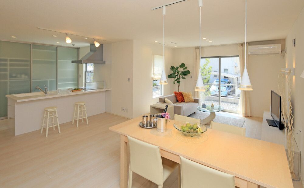 ミニマリスト主婦のお部屋やクローゼット・キッチン公開！子育て40代のバッグ・服も WEBOO[ウィーブー] 暮らしをつくる