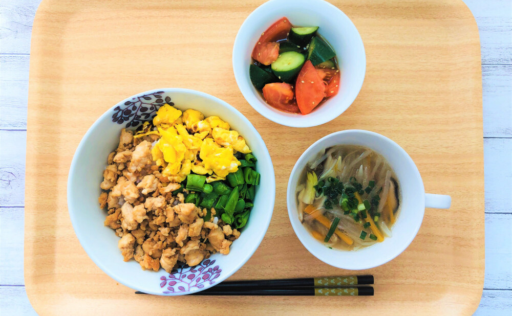 そぼろ丼献立に合うおすすめおかず10選 副菜 汁物 夕食レシピ 作り方 Weboo ウィーブー 暮らしをつくる