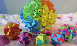 ユニット折り紙 多面体 くす玉 で作る魅惑の世界 コツを掴んで