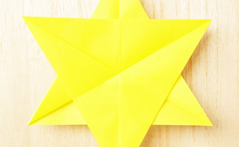 折り紙 二枚で作る星の折り方 Weboo ウィーブー 暮らしをつくる