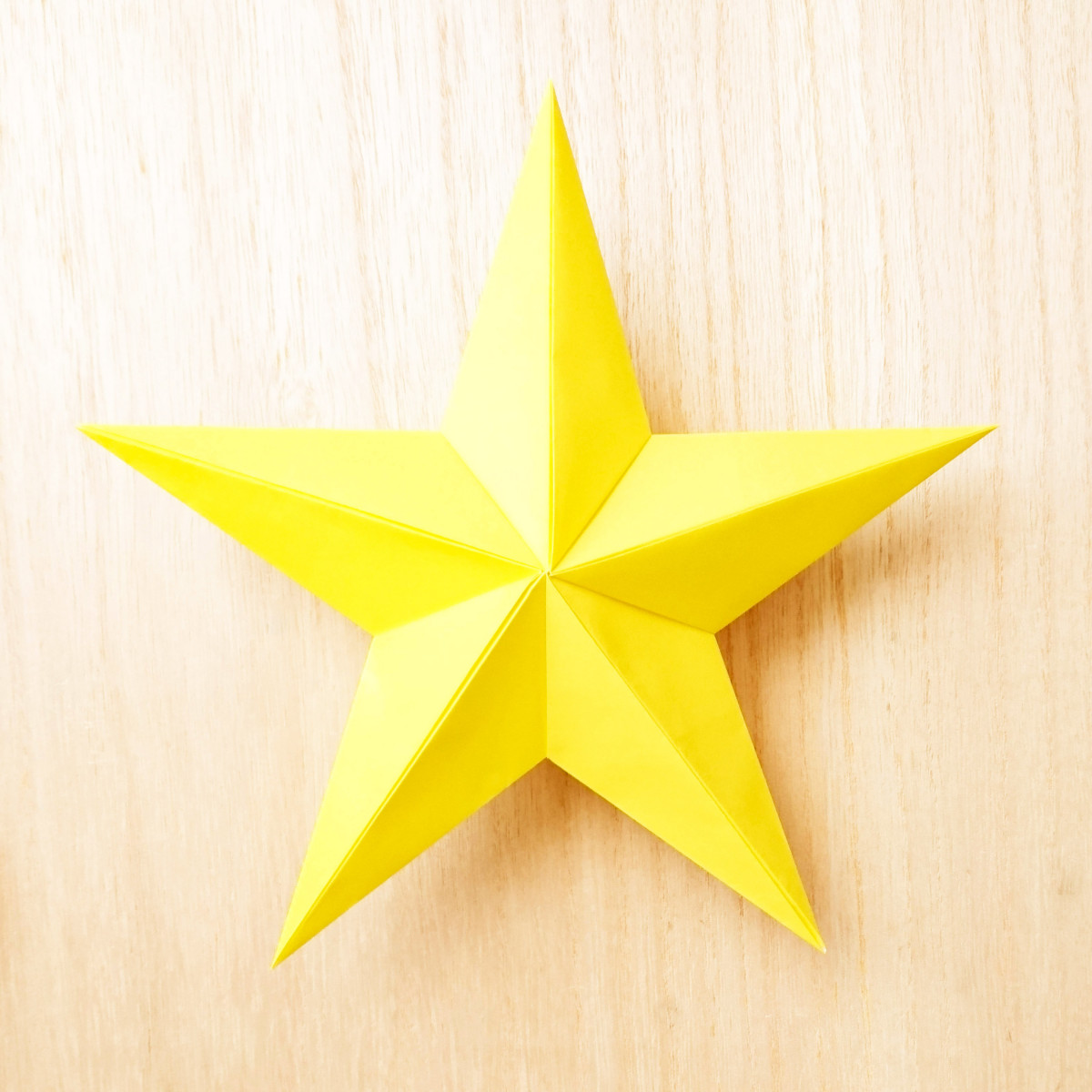 ＜折り紙＞五枚で作る立体星の折り方「ティンバーンスター」 WEBOO[ウィーブー] 豊かな暮らしを作る