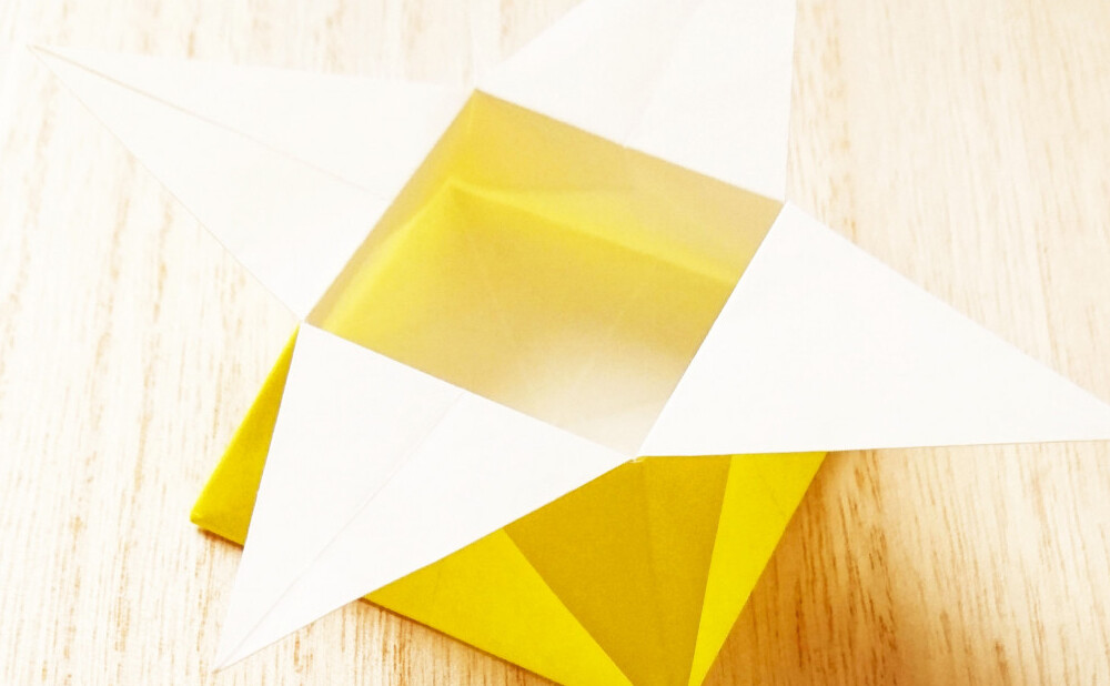 折り紙の箱 星型で立体的な小物入れの作り方 子供で出来る簡単な折り方を紹介 Weboo ウィーブー 暮らしをつくる