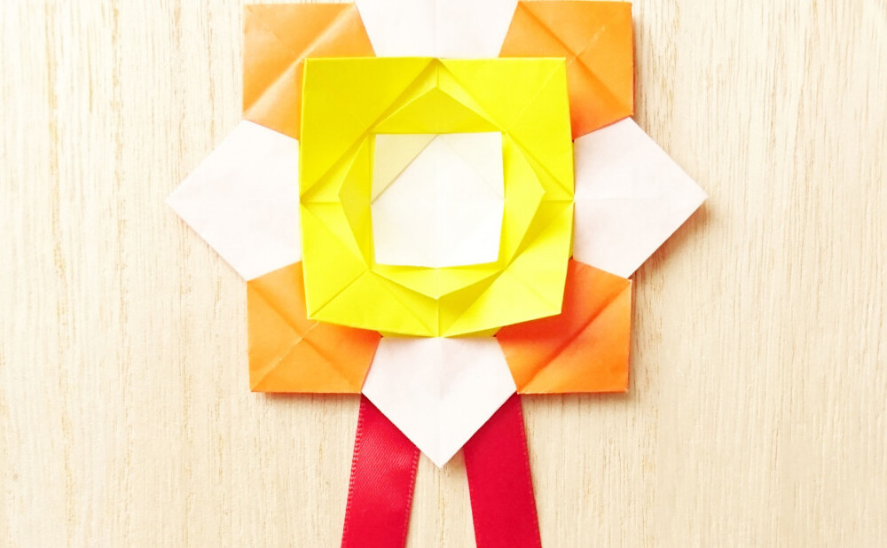 簡単かわいい 2枚の折り紙で作る 立体メダル の折り方 Weboo ウィーブー 暮らしをつくる