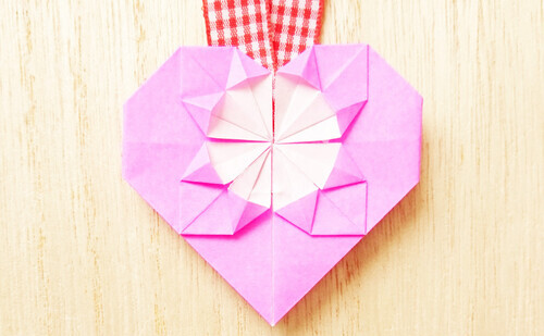 メダル折り紙の珍しい作り方 簡単にできるハート形でカワイイ折り方を紹介 Weboo ウィーブー 暮らしをつくる