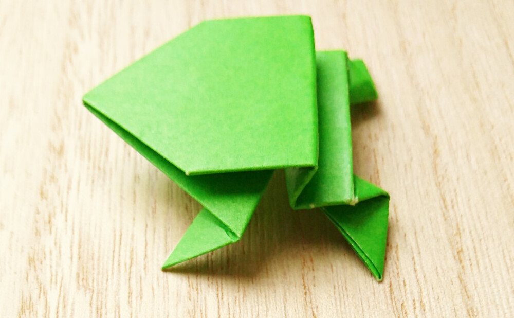 立体折り紙で遊ぼう ピョンピョン跳ねる カエル の作り方 Weboo ウィーブー 暮らしをつくる