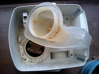 器 掃除 加湿 カルキ 加湿器にこびりついた白いカルキ汚れを落とすコツ！防ぐことはできないの？
