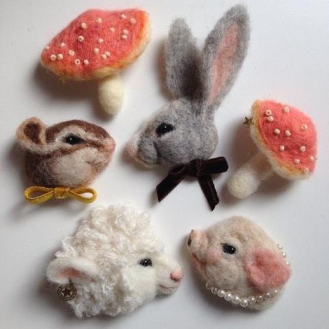 羊毛フェルト ブローチ ウサギ - おもちゃ/人形