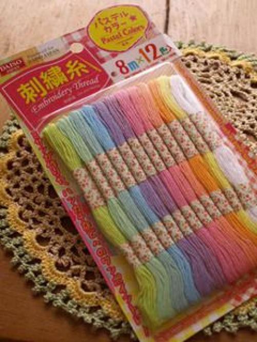 100均の刺繍糸や革ひもで 簡単ミサンガの編み方 作り方まとめ Weboo ウィーブー 暮らしをつくる