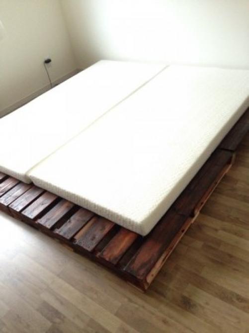 ベッドもプチプラ自作できる パレットベッドdiyで海外風に Weboo ウィーブー 暮らしをつくる