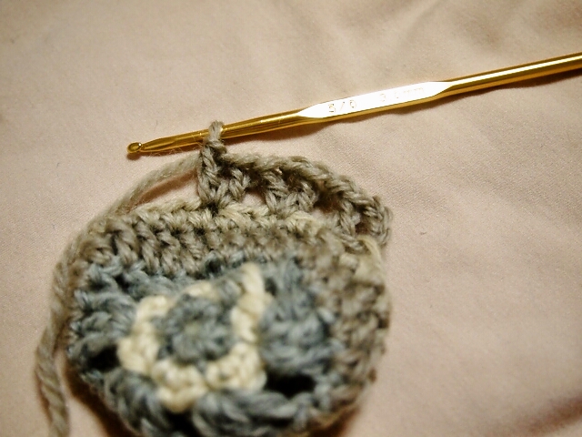 余り毛糸を活用 かぎ針で編む花モチーフのドアノブカバー Weboo ウィーブー 暮らしをつくる