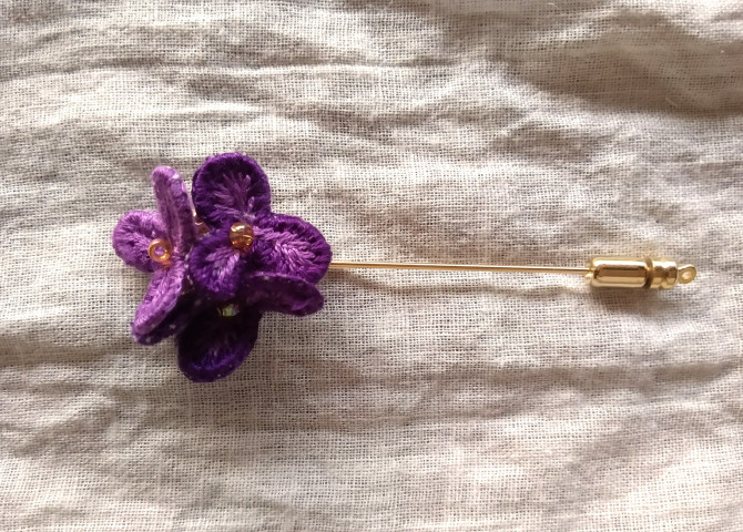 刺繍ノート スタンプワークですみれの花のブローチを作ってみよう Weboo ウィーブー 暮らしをつくる
