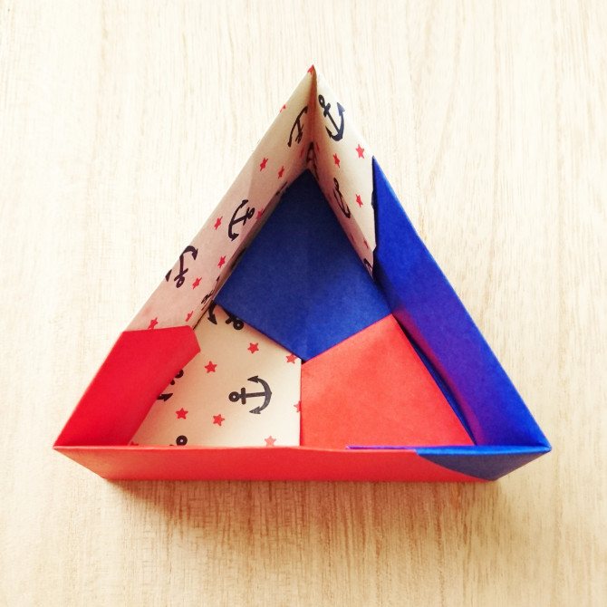 オシャレな折り紙小箱 三角の箱 を作ってみよう Weboo ウィーブー 暮らしをつくる