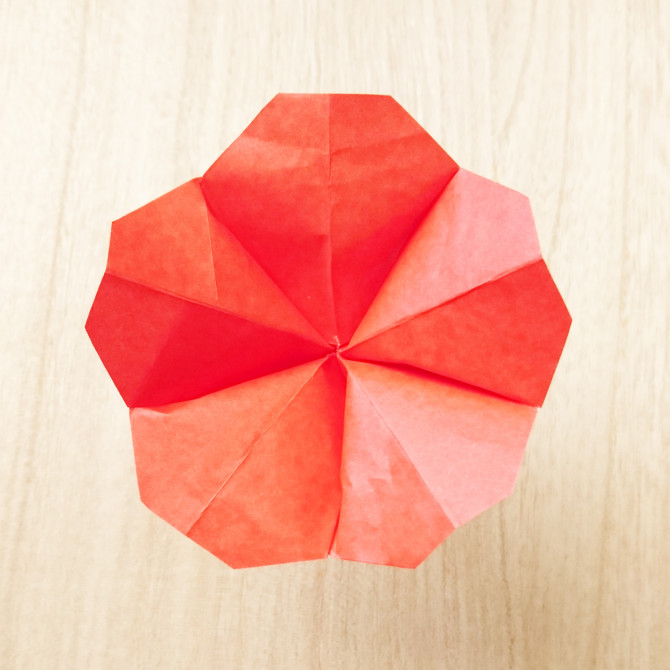 折り紙 ハイビスカスの作り方 簡単にできる立体的な折り方を紹介 Weboo ウィーブー 暮らしをつくる