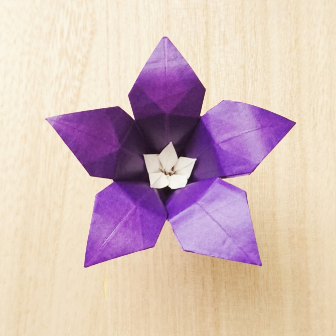 敬老の日にも 折り紙の花 立体桔梗 の作り方 Weboo ウィーブー 暮らしをつくる