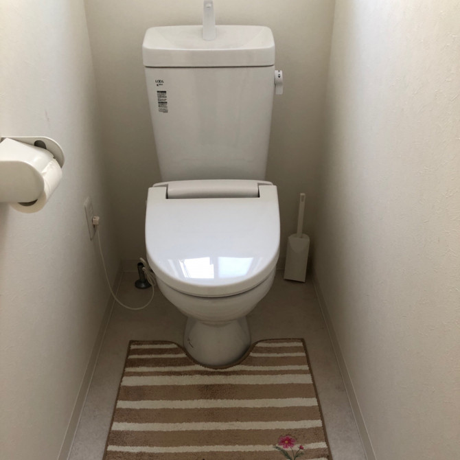 トイレdiy 貼ってはがせる壁紙シートでトイレに腰壁をつくる Weboo