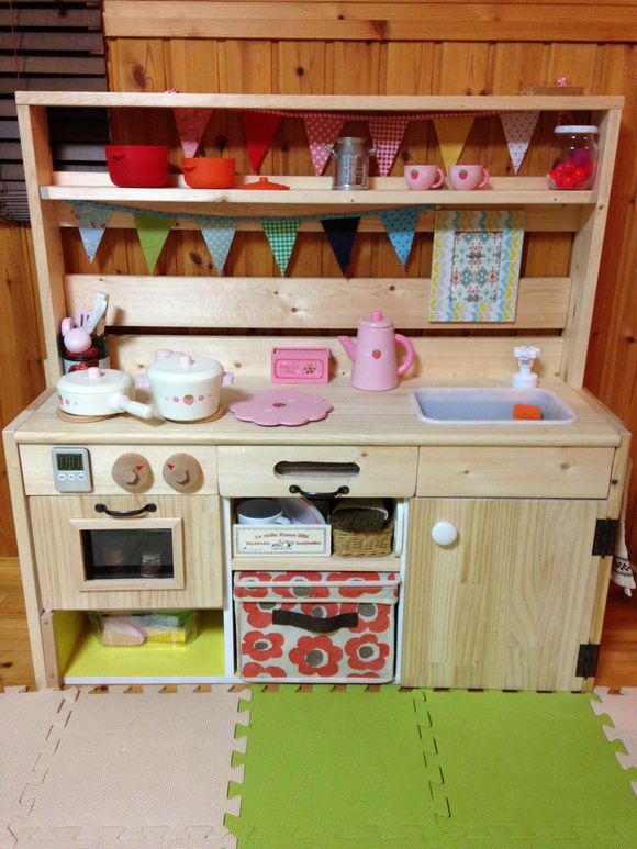 子どもが喜ぶ カラーボックスで作るままごとキッチンがすごい Weboo ウィーブー 暮らしをつくる