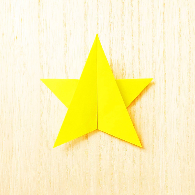 折り紙で星の作り方 1枚で作る簡単なものから立体でリアルな折り方まで紹介 Weboo ウィーブー 暮らしをつくる