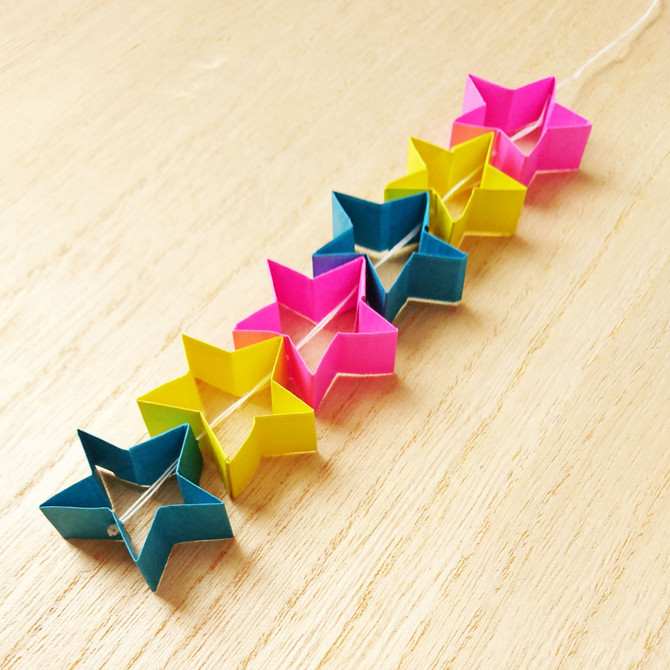 折り紙で星の作り方 1枚で作る簡単なものから立体でリアルな折り方まで紹介 Weboo ウィーブー 暮らしをつくる