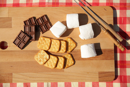 おうちでキャンプ気分 インドアさんにおすすめ簡単 スモア の作り方 Weboo ウィーブー 暮らしをつくる